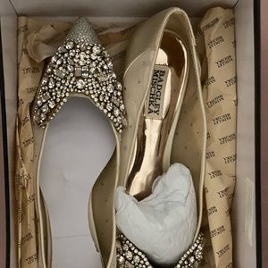 Never worn Badgley Mischka pointed toe satin flats